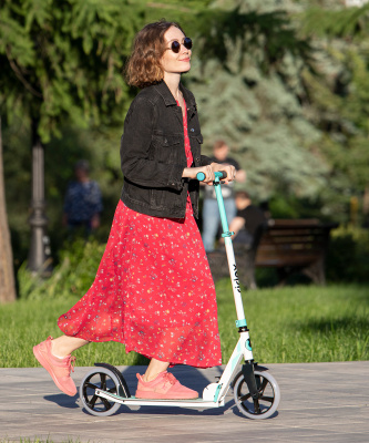 БЕЗ УПАКОВКИ Самокат 2-колесный Marvellous 200 мм, белый/коралловый